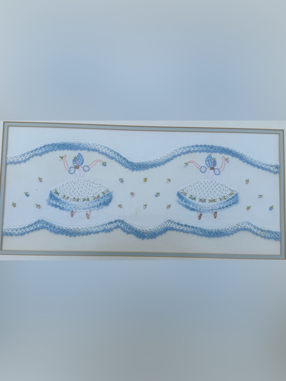 Vintage Hand-Embroidered & Crocheted "Southern Belle / Crinoline Lady" - Picture 4 of 8